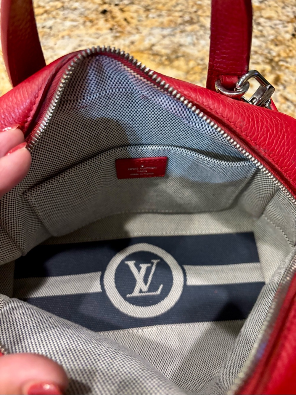 Authentic, gorgeous, Louis Vuitton Dora Soft BB in Taurillon Leather - Picture 5 of 10